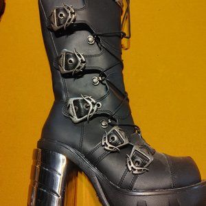 Demonia Sinister 203 size 10 (women) Black